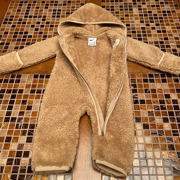 Nike Baby Hooded Fleece Sherpa Coverall - Picture 6 of 11